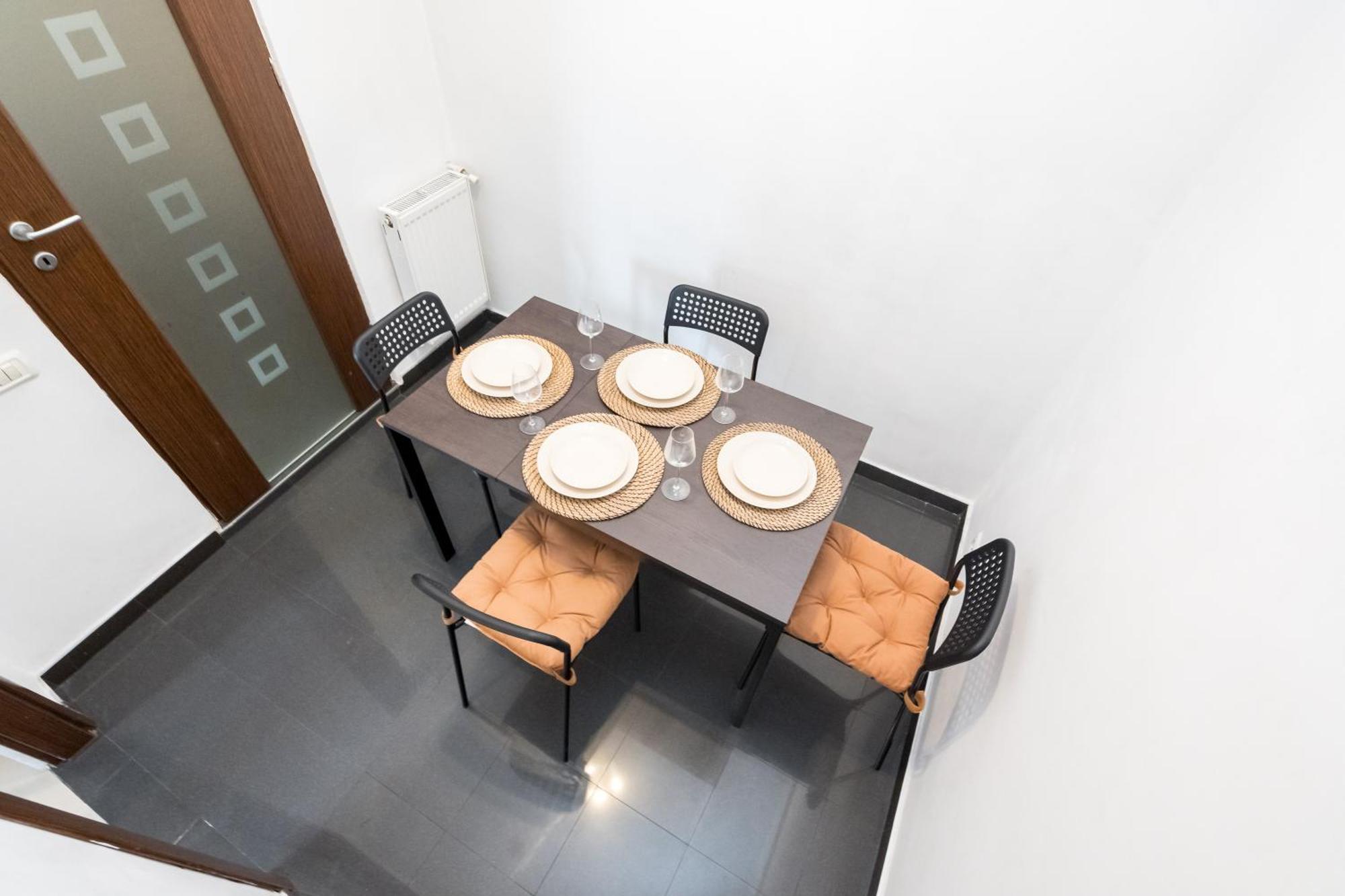 Modern & Spacious - Prime Location Near Bucharest's Old Town Apartament *