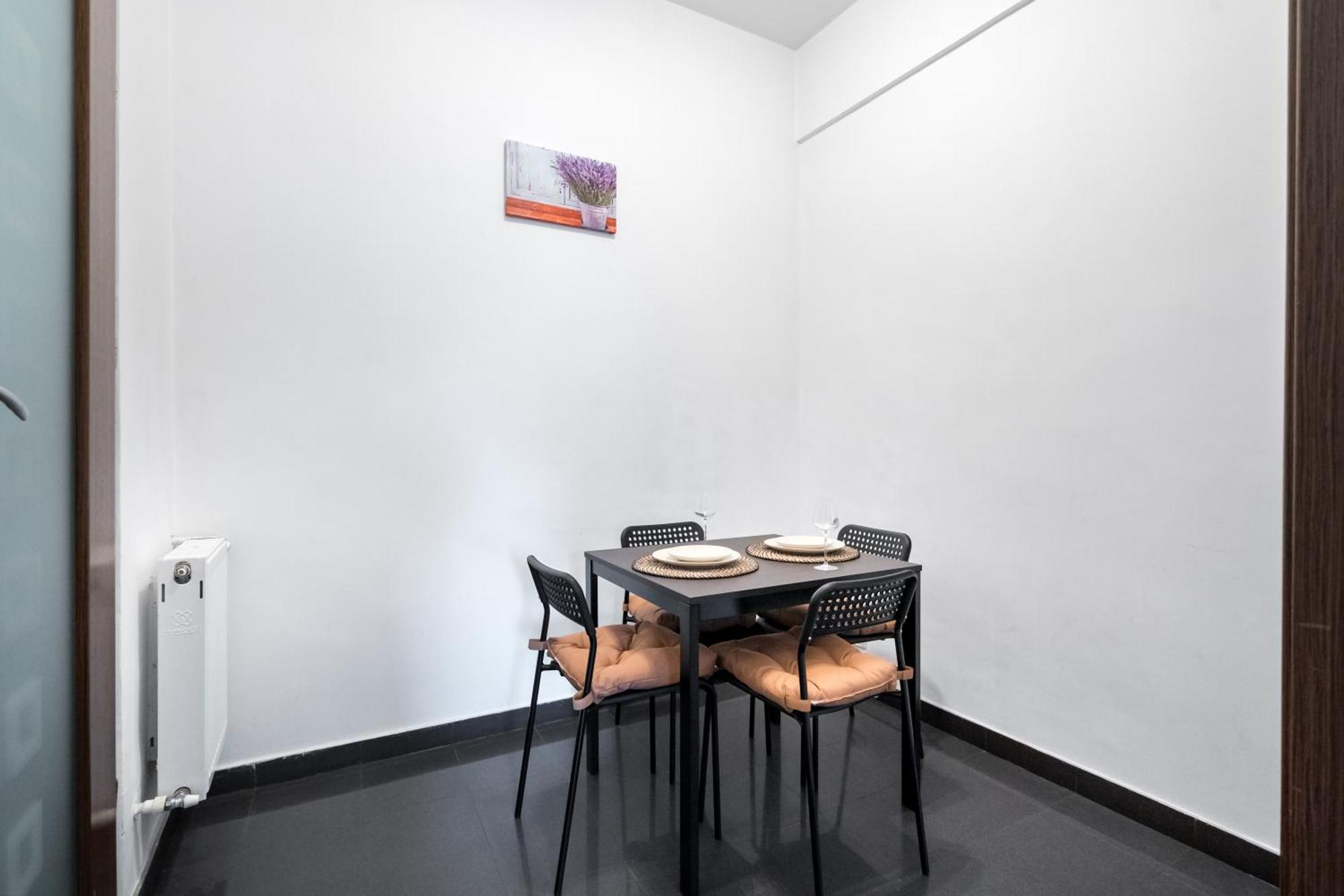 Apartament Modern & Spacious - Prime Location Near Bucharest's Old Town Bucureşti